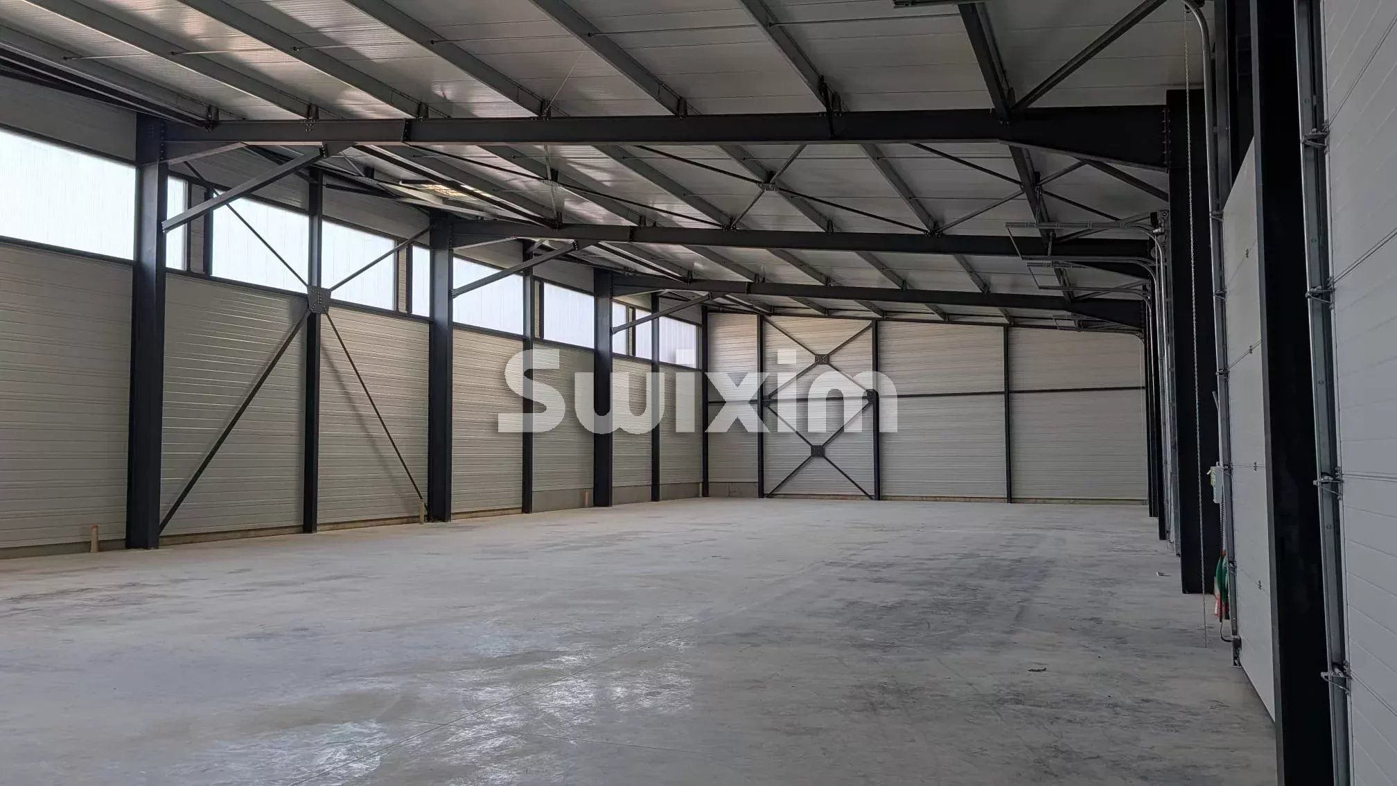 instalações industriais 1 sala para aluguer sobre Saint-Paul-Trois-Châteaux (26130)