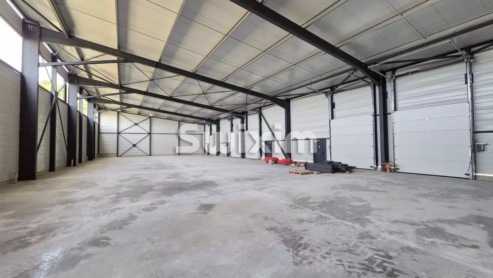 Aluguer Instalações industriais Saint-Paul-Trois-Châteaux 1&nbsp;sala 150&nbsp;m²