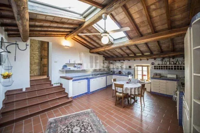 propriété viticole 30 Pièces en vente sur Siena (53100)