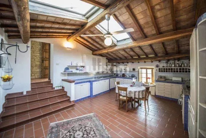 wine estate 30 Rooms for sale on Siena (53100)