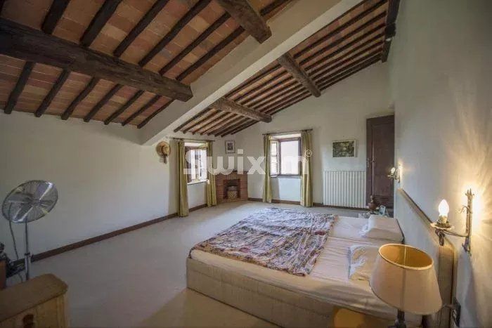 wine estate 30 Rooms for sale on Siena (53100)