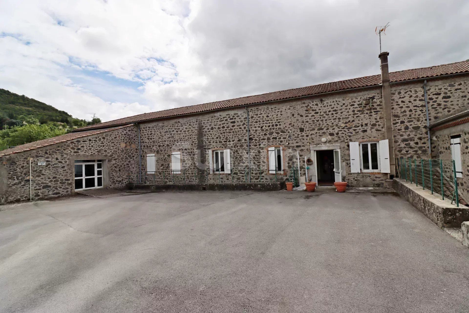 immeuble 26 Pièces en vente sur Mirabel (07170)