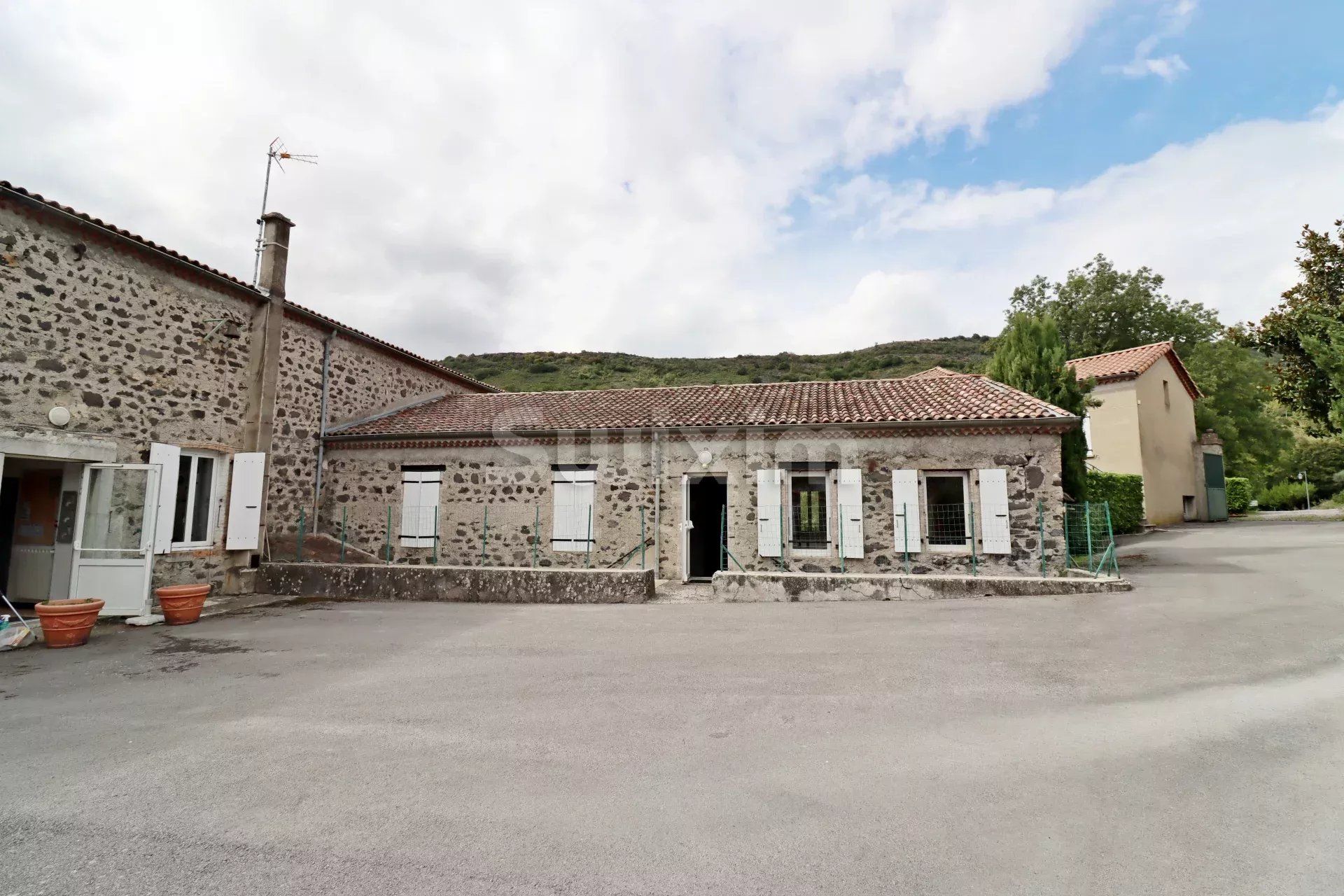 immeuble 26 Pièces en vente sur Mirabel (07170)