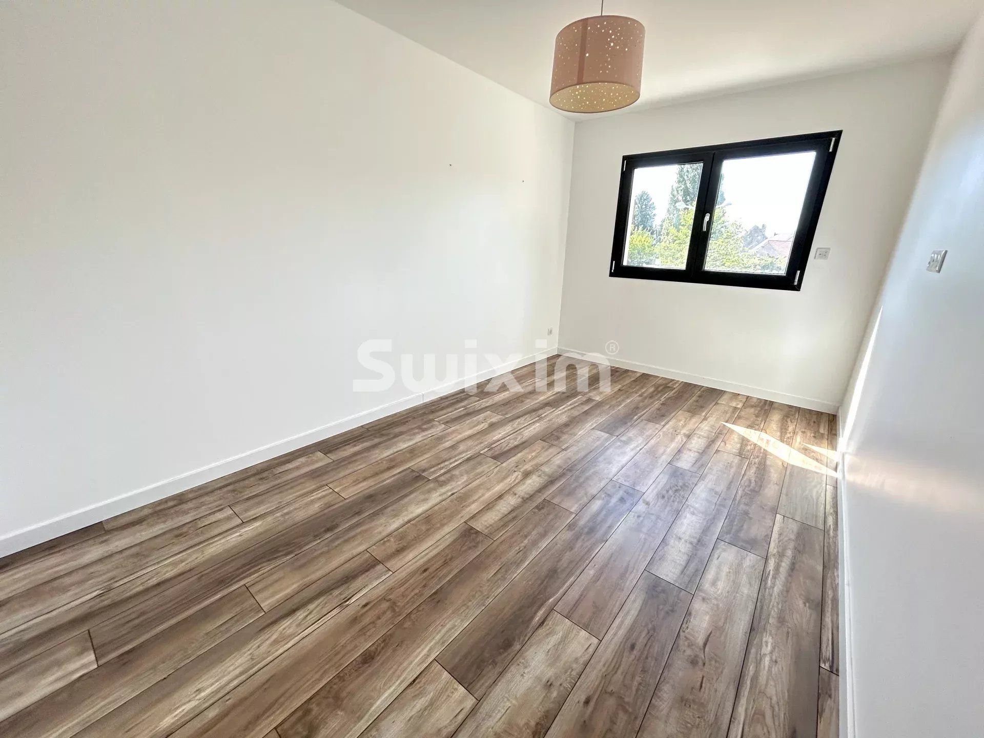 house 5 Rooms for sale on Authume (39100)