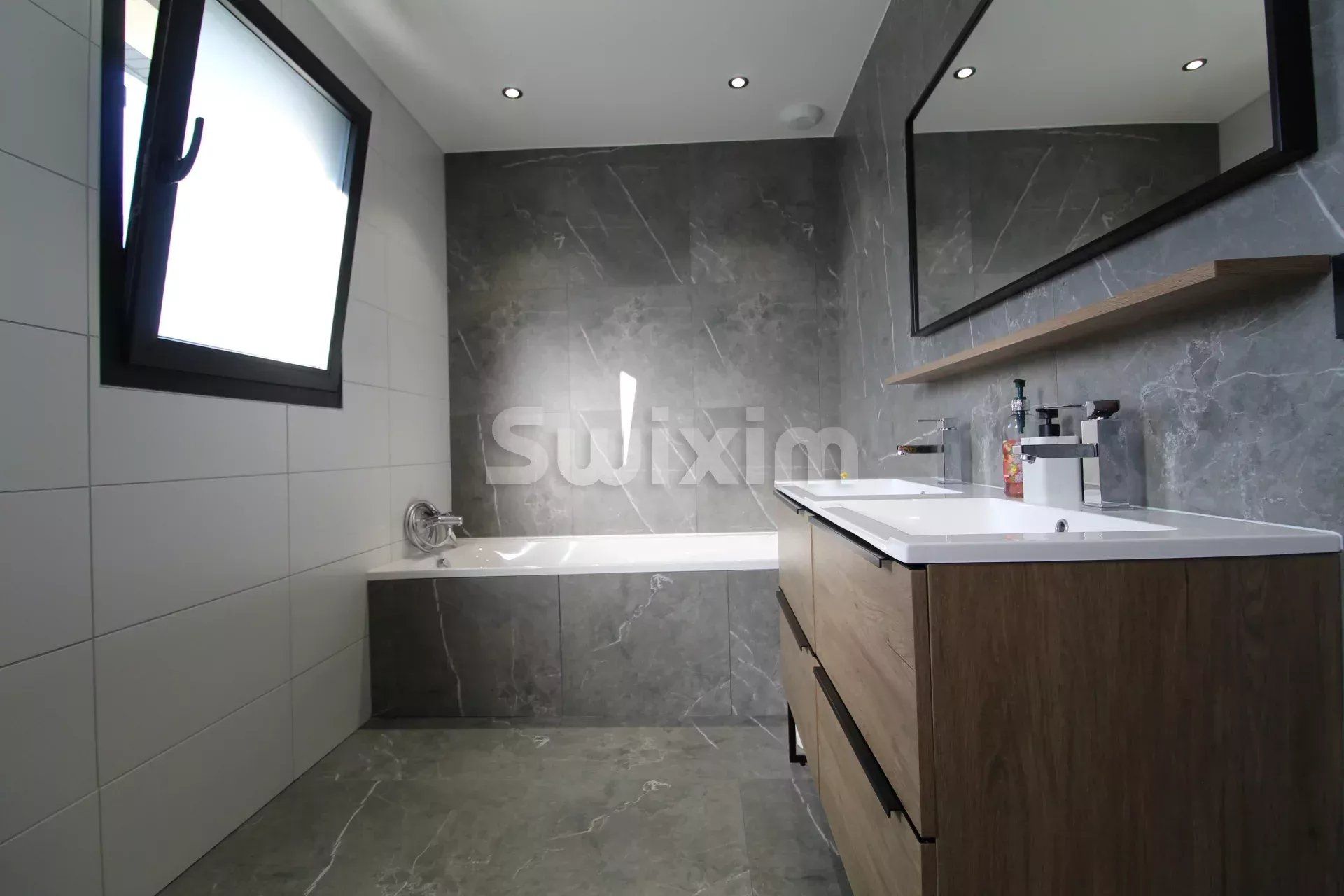 house 5 Rooms for sale on Cluses (74300)