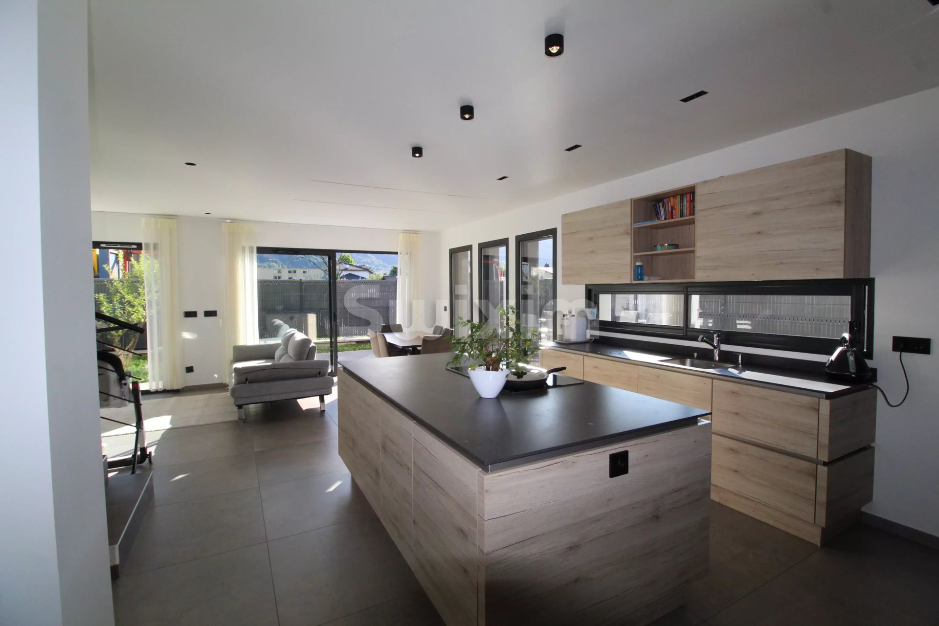 house 5 Rooms for sale on Cluses (74300)