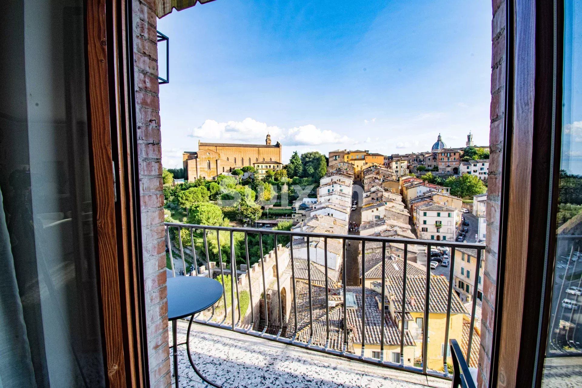 apartment 5 Rooms for rent on Siena (53100)