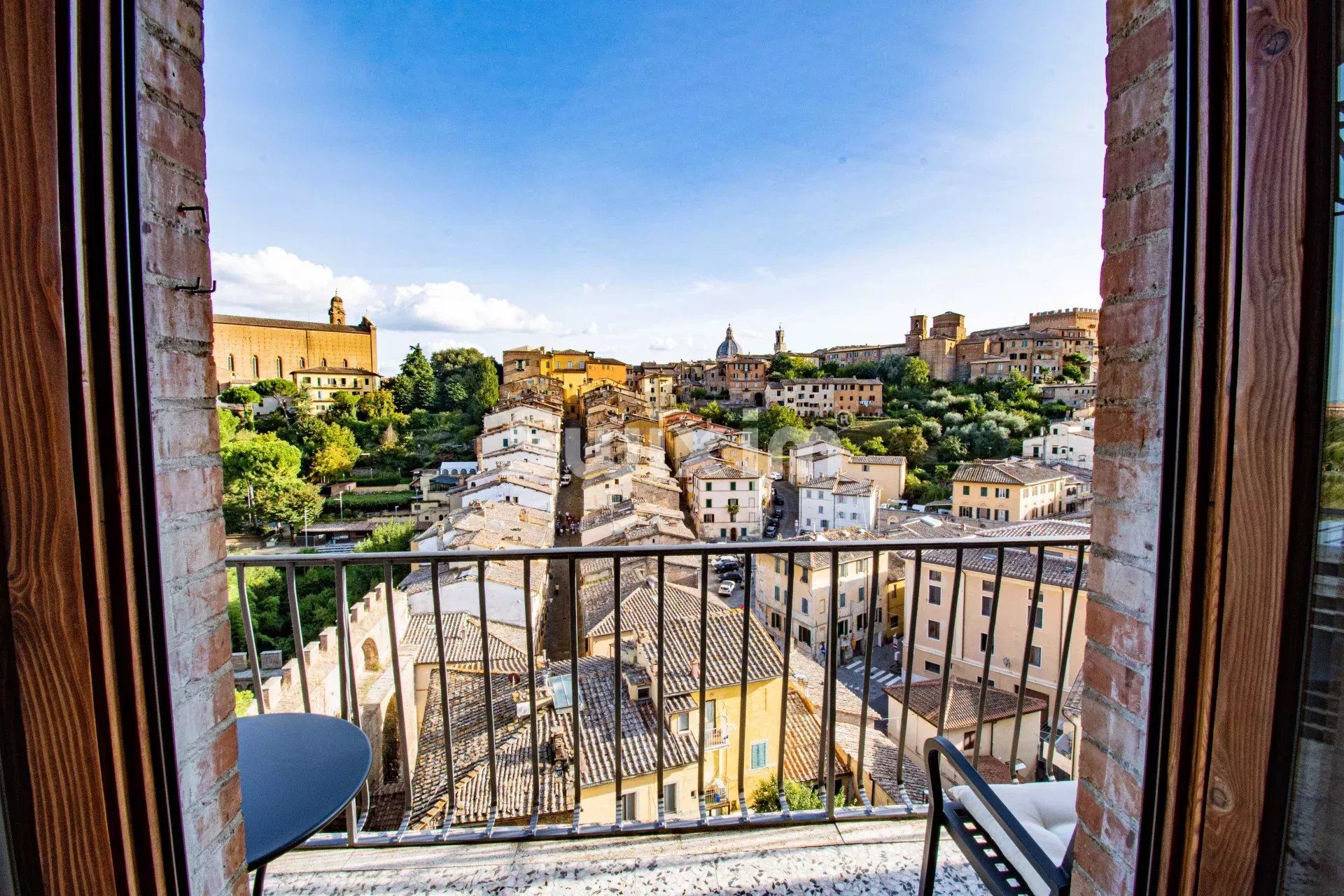 apartment 5 Rooms for rent on Siena (53100)