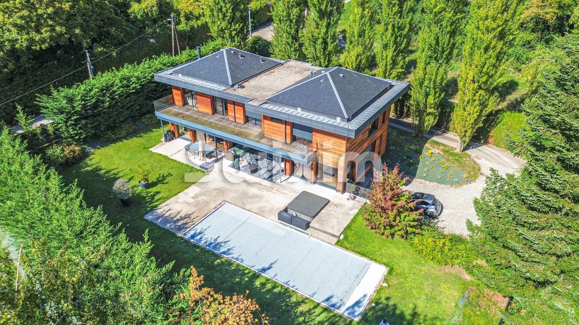 casa 8 Camere in vendita su Divonne-les-Bains (01220)