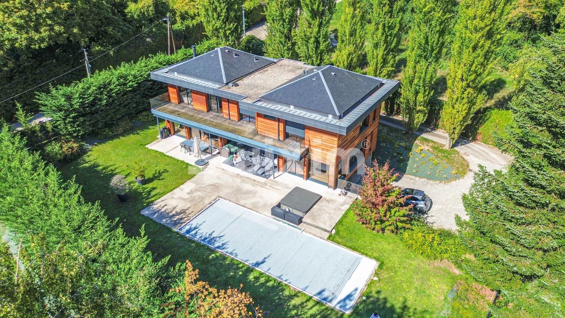 casa 8 Camere in vendita su Divonne-les-Bains (01220)