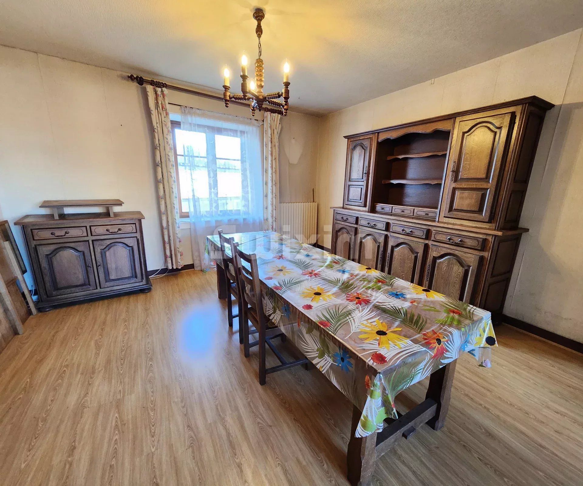 house 9 Rooms for sale on Poligny (39800)