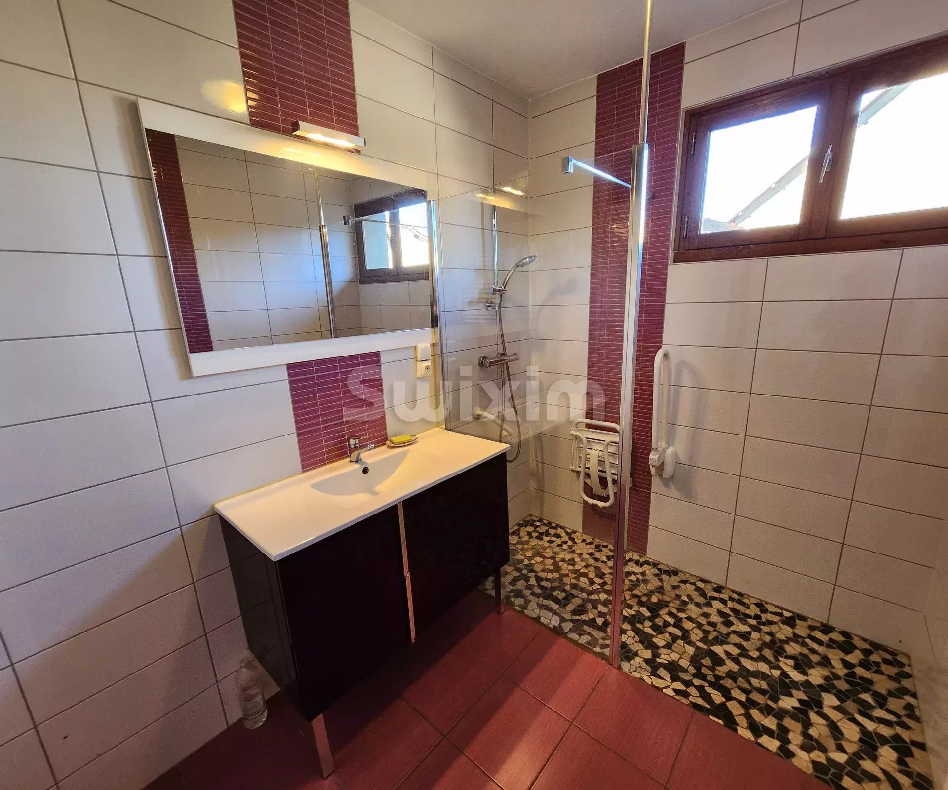 house 9 Rooms for sale on Poligny (39800)