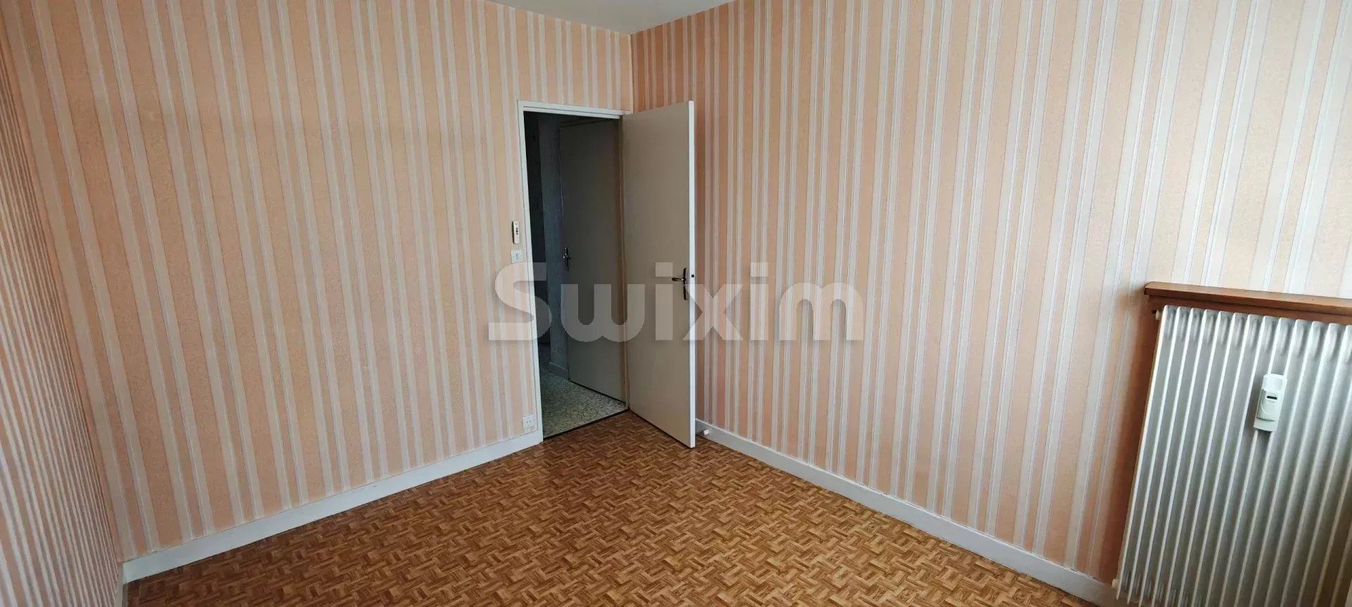 apartment 4 Rooms for sale on Dole (39100)