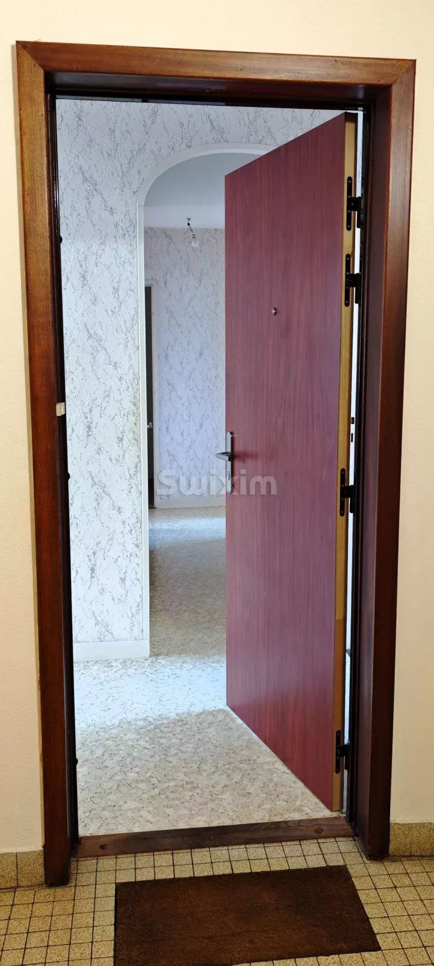 apartment 4 Rooms for sale on Dole (39100)