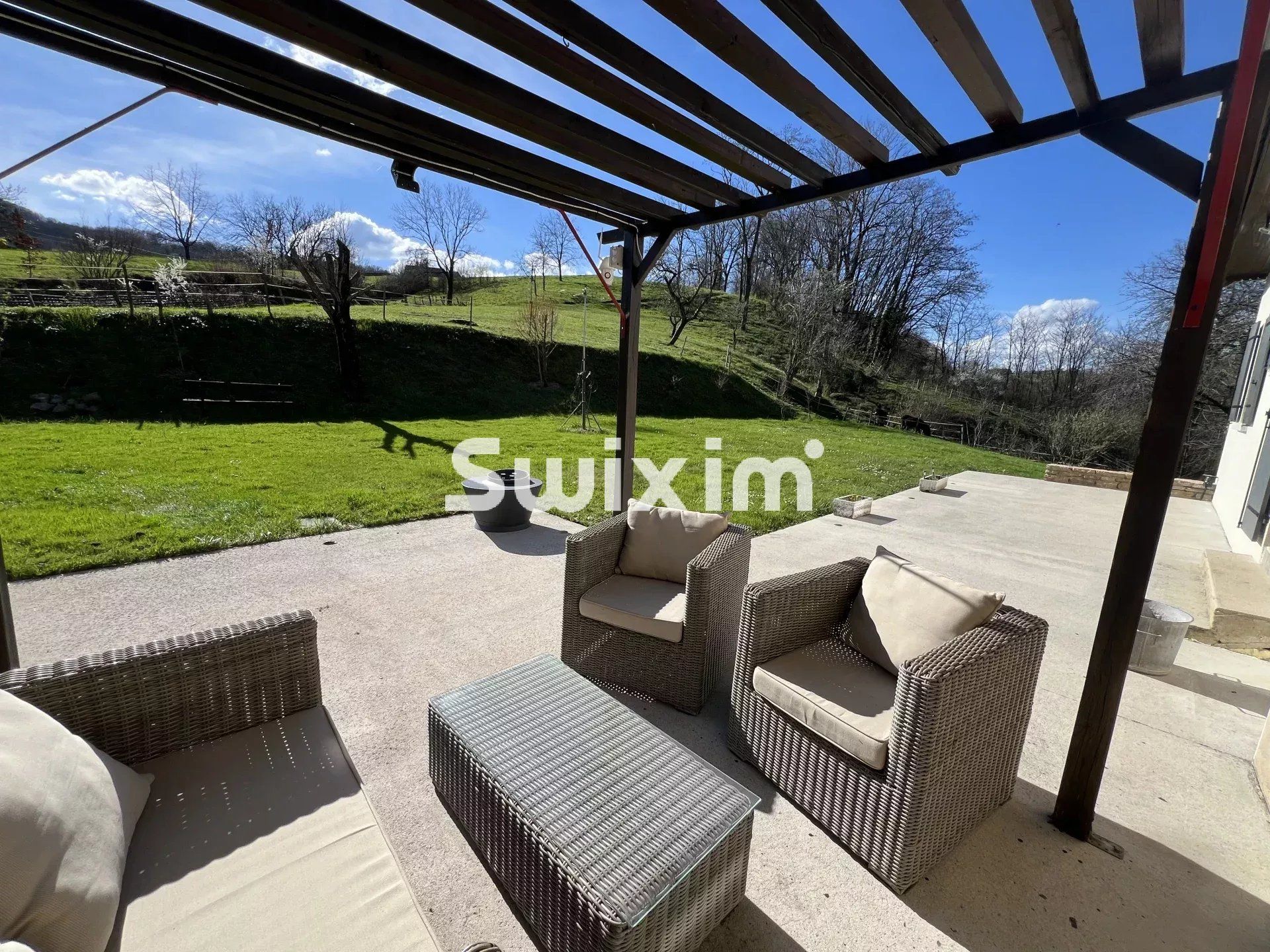 house 12 Rooms for sale on Lons-le-Saunier (39000)