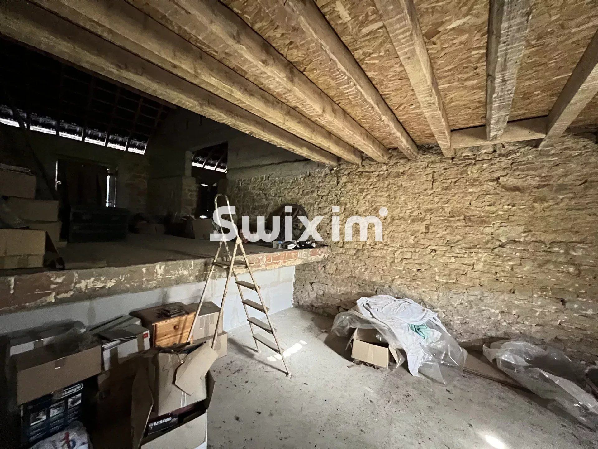 house 12 Rooms for sale on Lons-le-Saunier (39000)