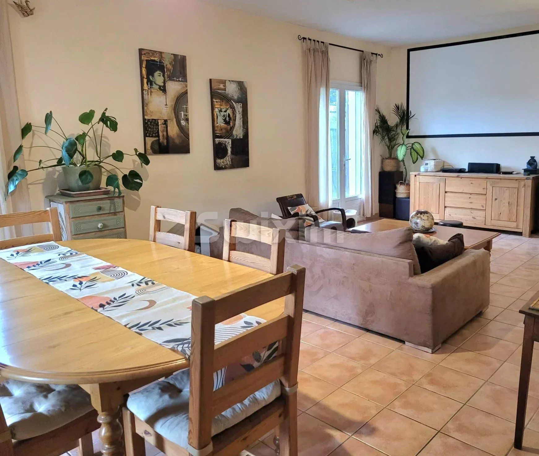 villa 5 Rooms for sale on Uzès (30700)