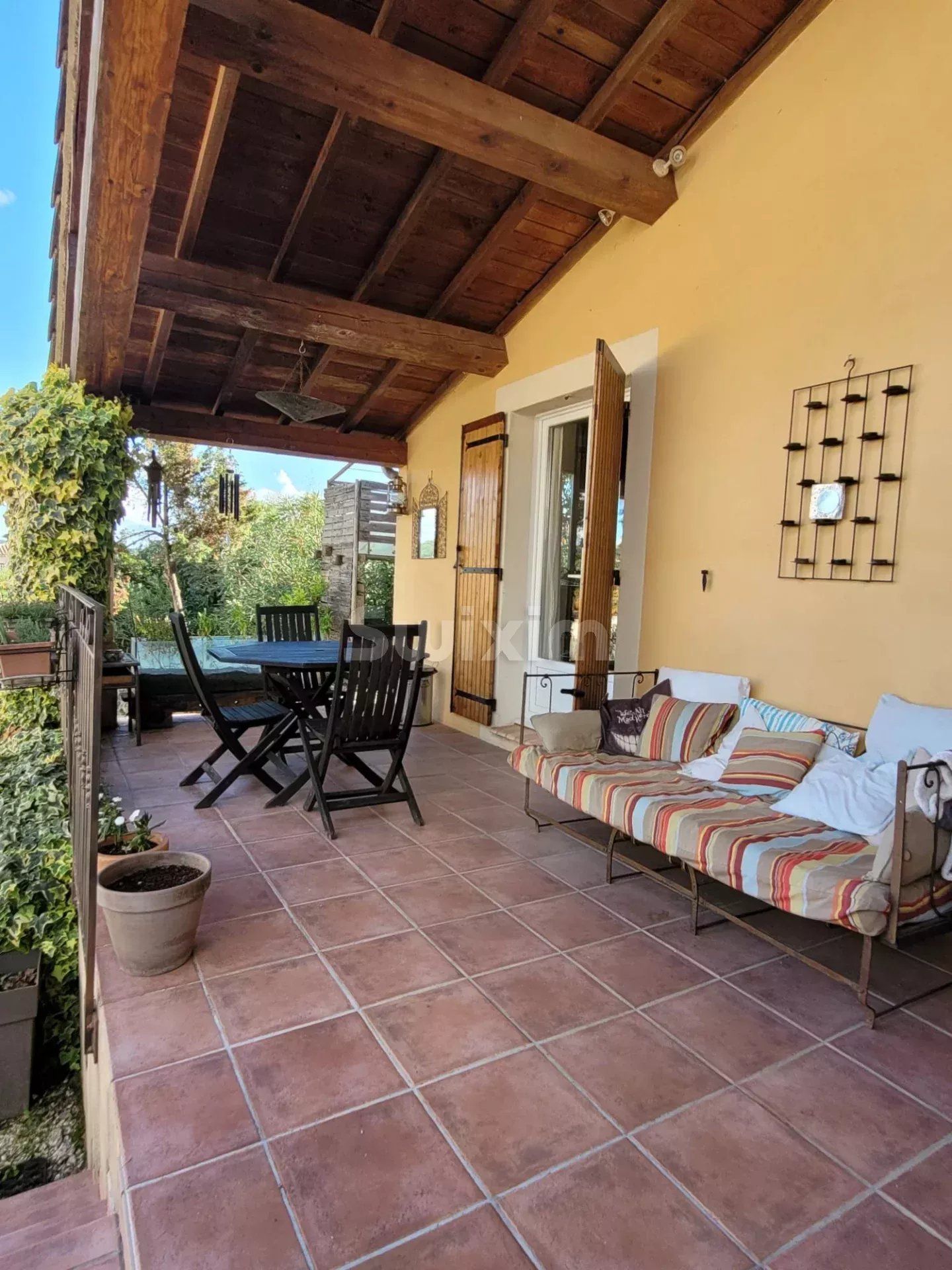 villa 5 Rooms for sale on Uzès (30700)