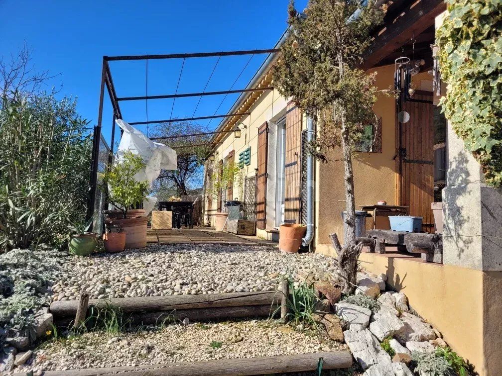 villa 5 Rooms for sale on Uzès (30700)