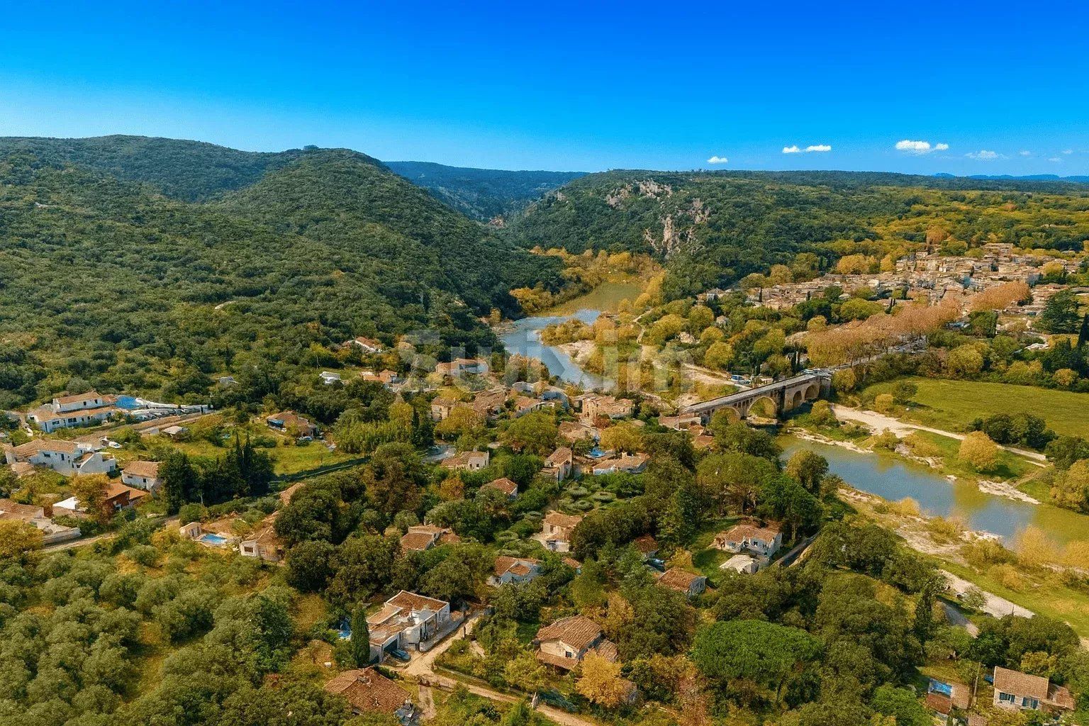 house 4 Rooms for sale on Vers-Pont-du-Gard (30210)