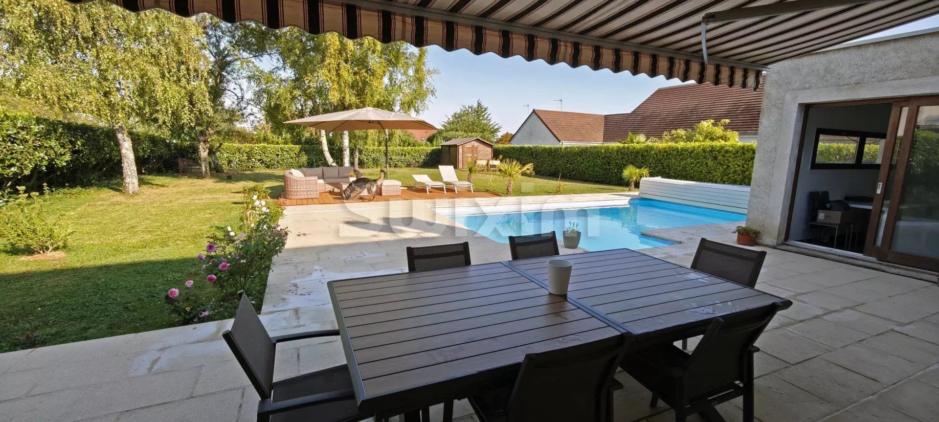 house 8 Rooms for sale on Damparis (39500)