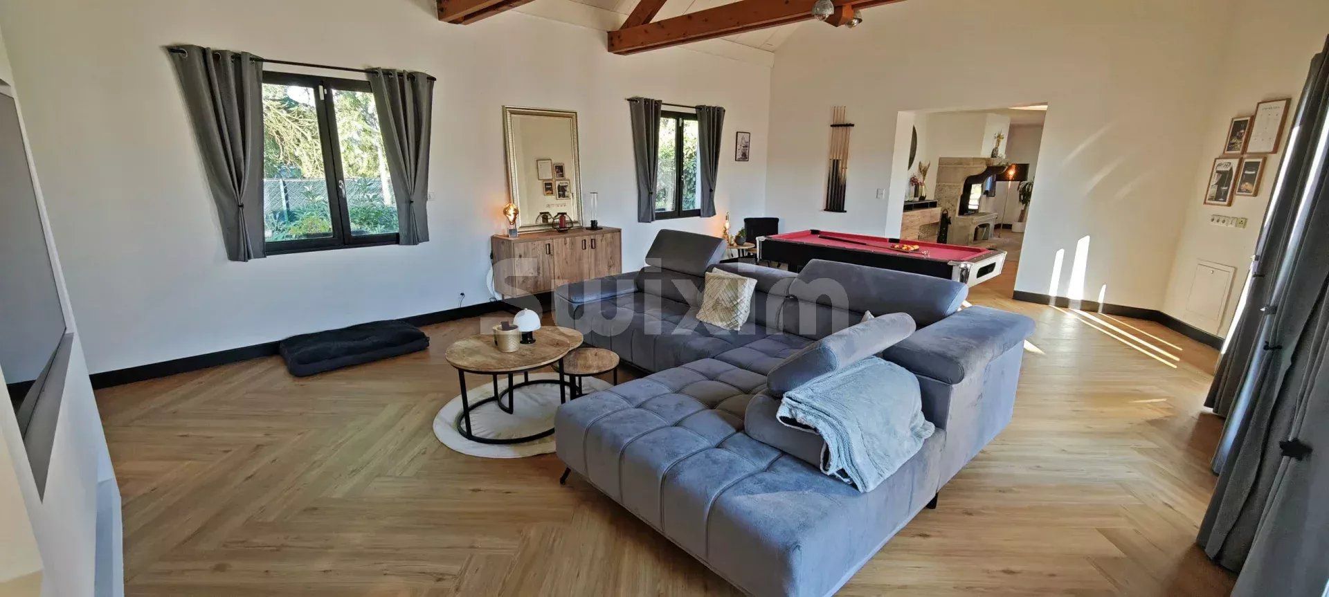 house 8 Rooms for sale on Damparis (39500)