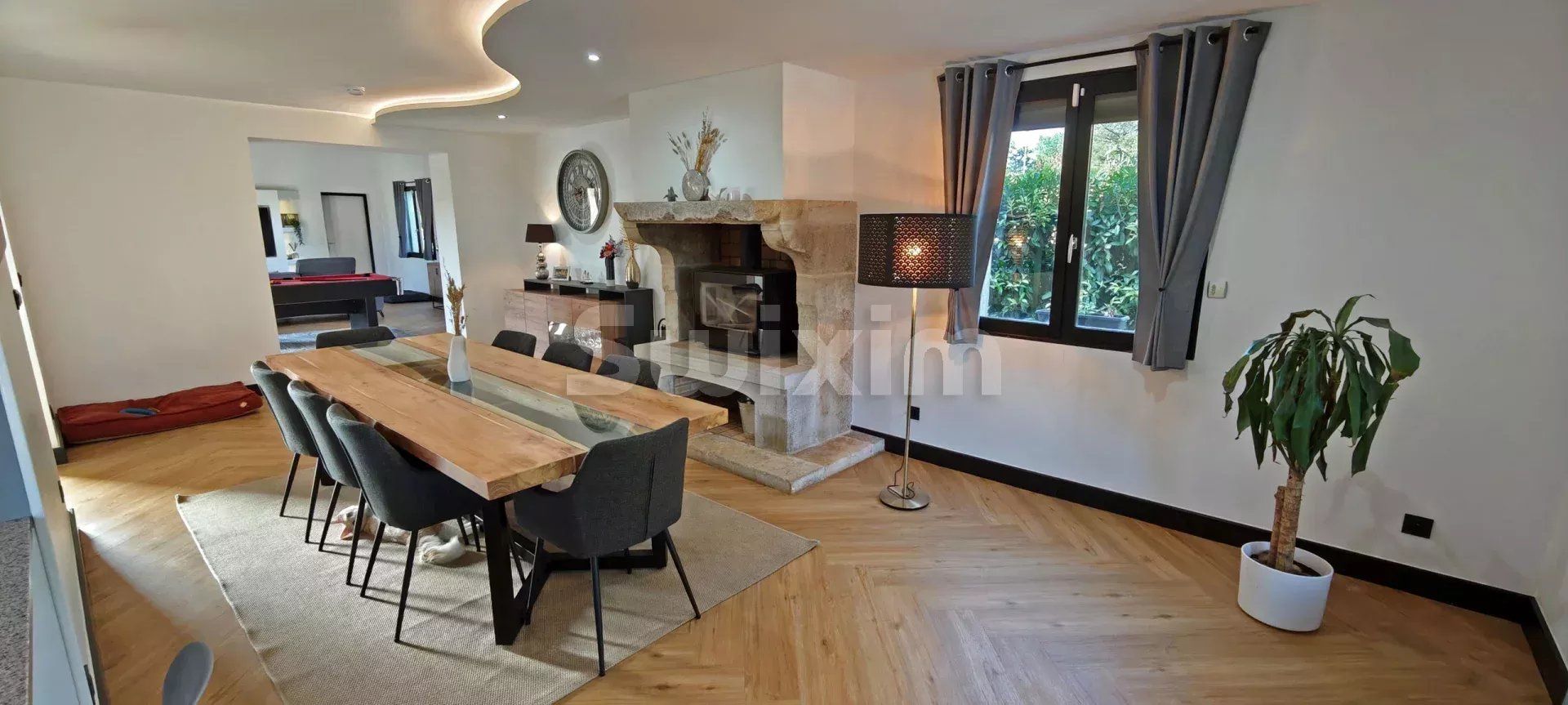 house 8 Rooms for sale on Damparis (39500)