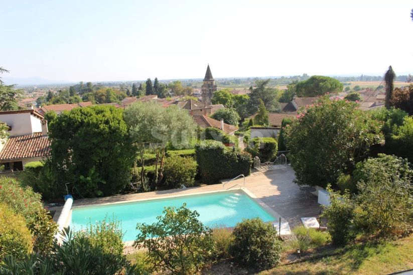 Vente Maison Mours-Saint-Eusèbe 6 Pièces 211 m²