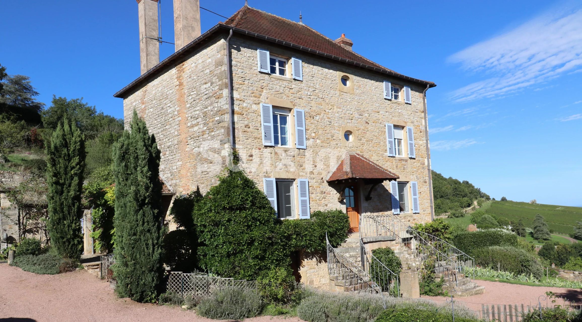 propriété 10 Pièces en vente sur Culles-les-Roches (71460)
