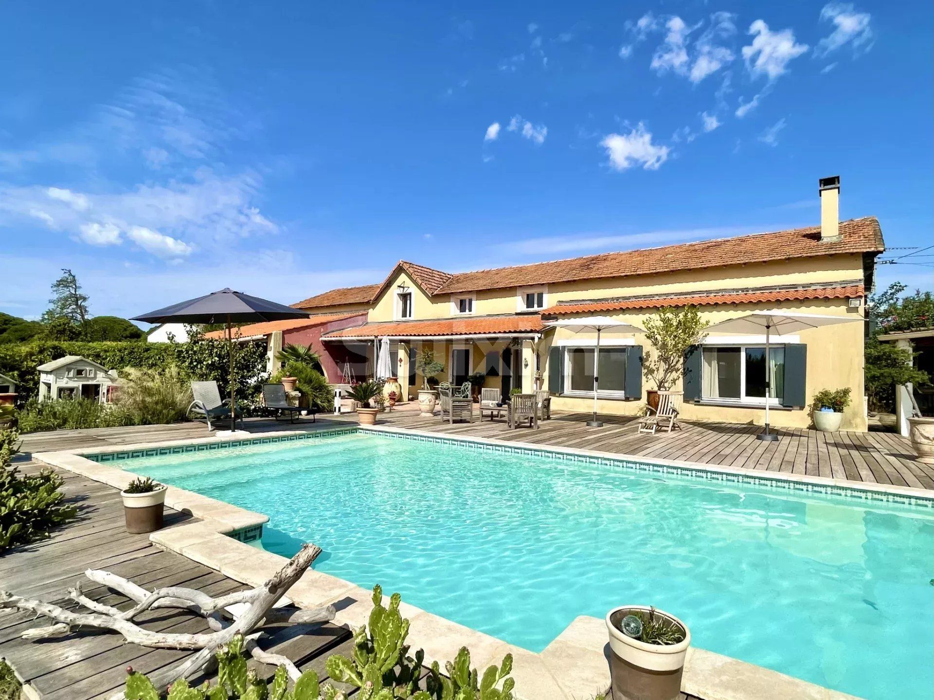 property 16 Rooms for sale on Saint-Laurent-d'Aigouze (30220)