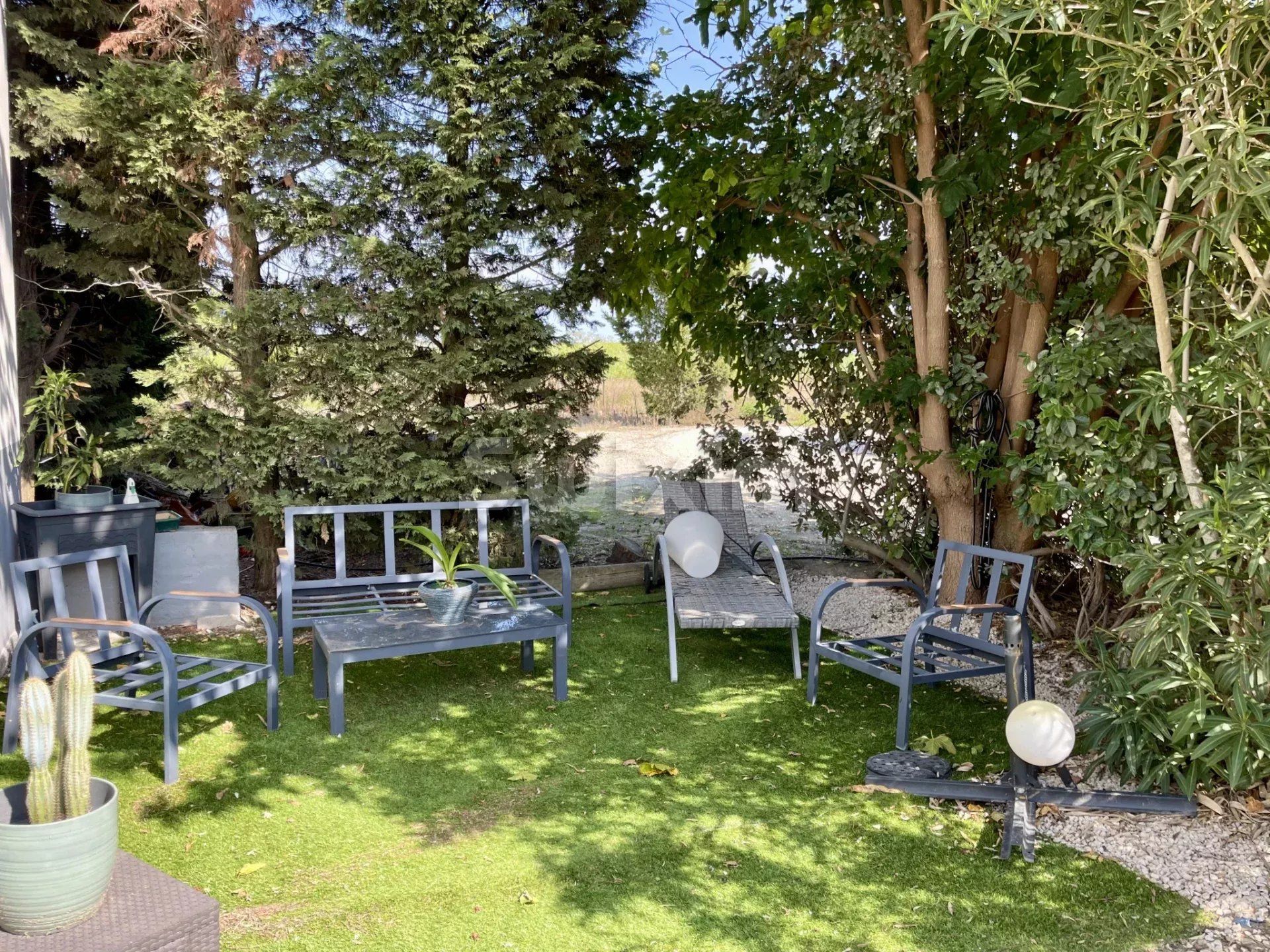 property 16 Rooms for sale on Saint-Laurent-d'Aigouze (30220)