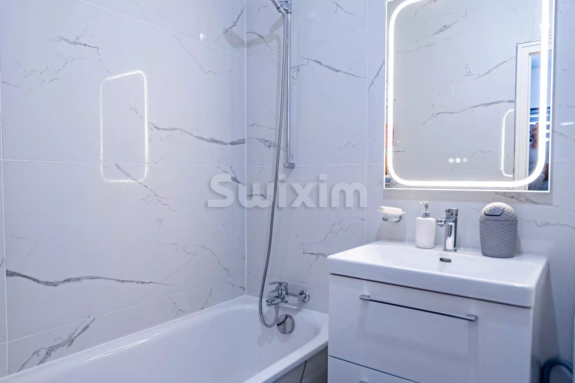 apartment 2 Rooms for sale on Bons-en-Chablais (74890)