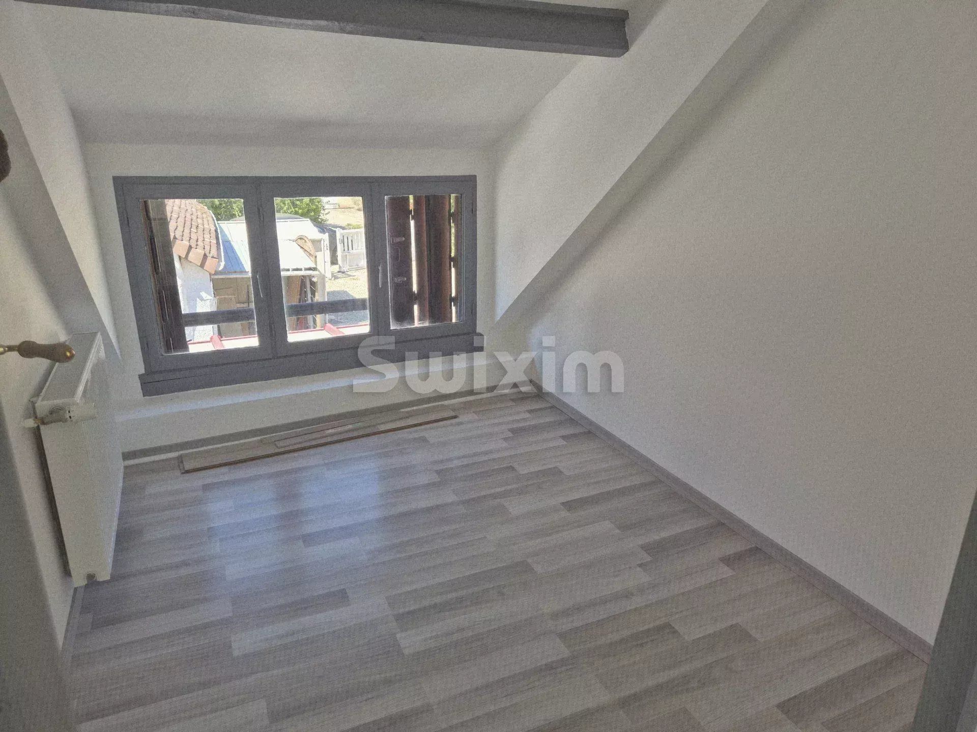 house 4 Rooms for sale on Le Val d'Ocre (89110)