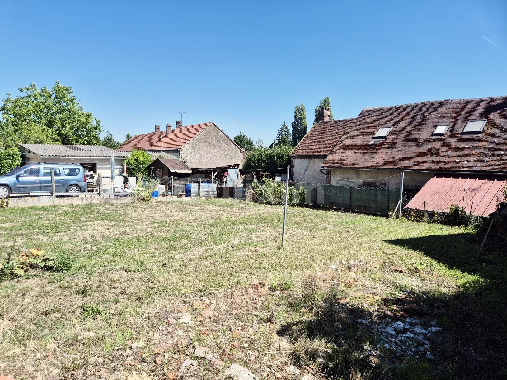 house 4 Rooms for sale on Le Val d'Ocre (89110)