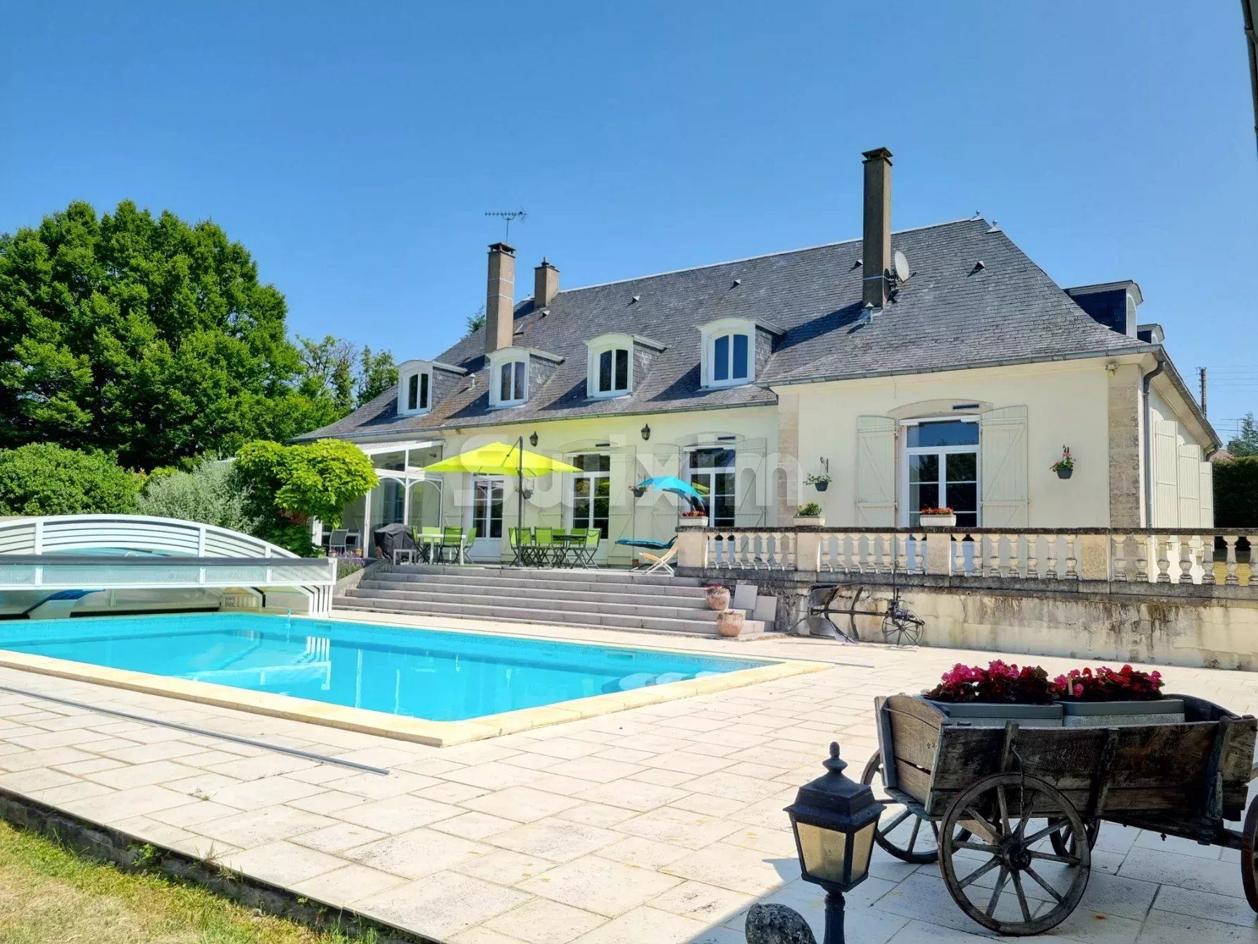 propriété 14 Pièces en vente sur Varennes-Vauzelles (58640)