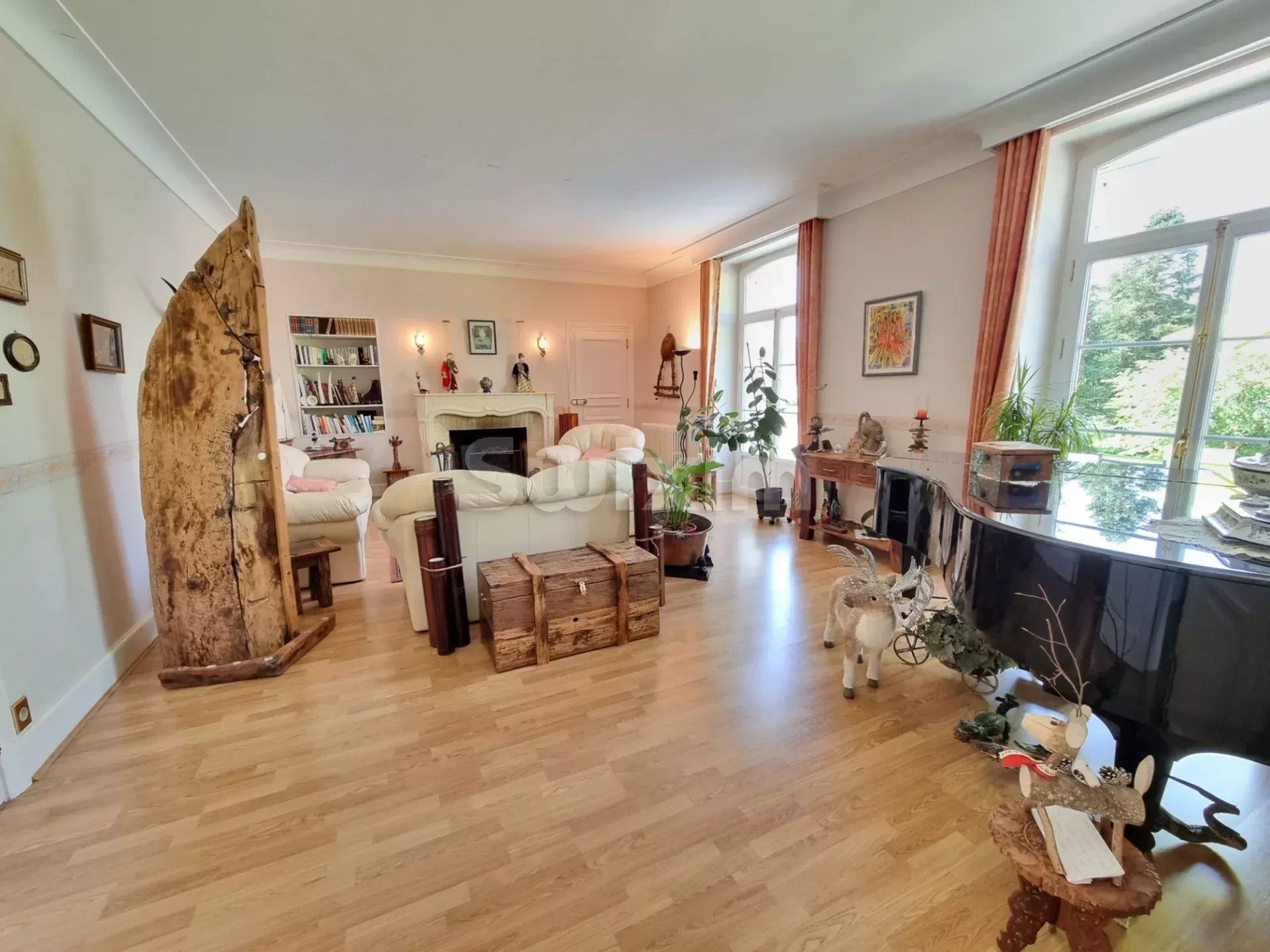 propriété 14 Pièces en vente sur Varennes-Vauzelles (58640)