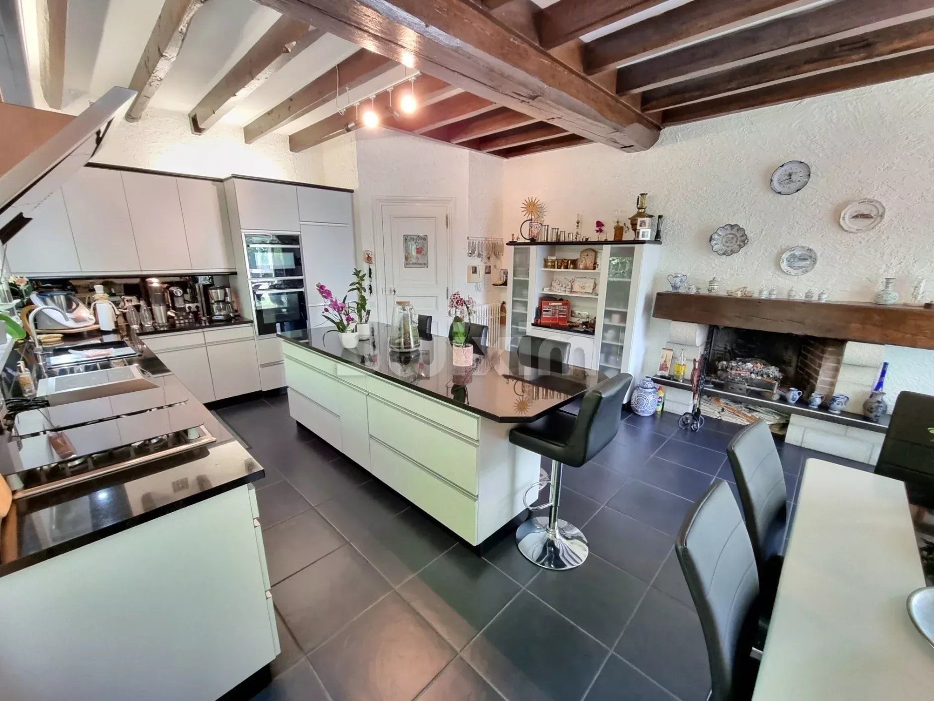 propriété 14 Pièces en vente sur Varennes-Vauzelles (58640)