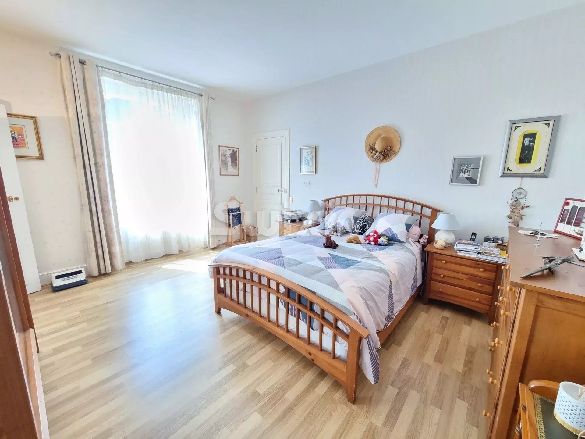 propriété 14 Pièces en vente sur Varennes-Vauzelles (58640)