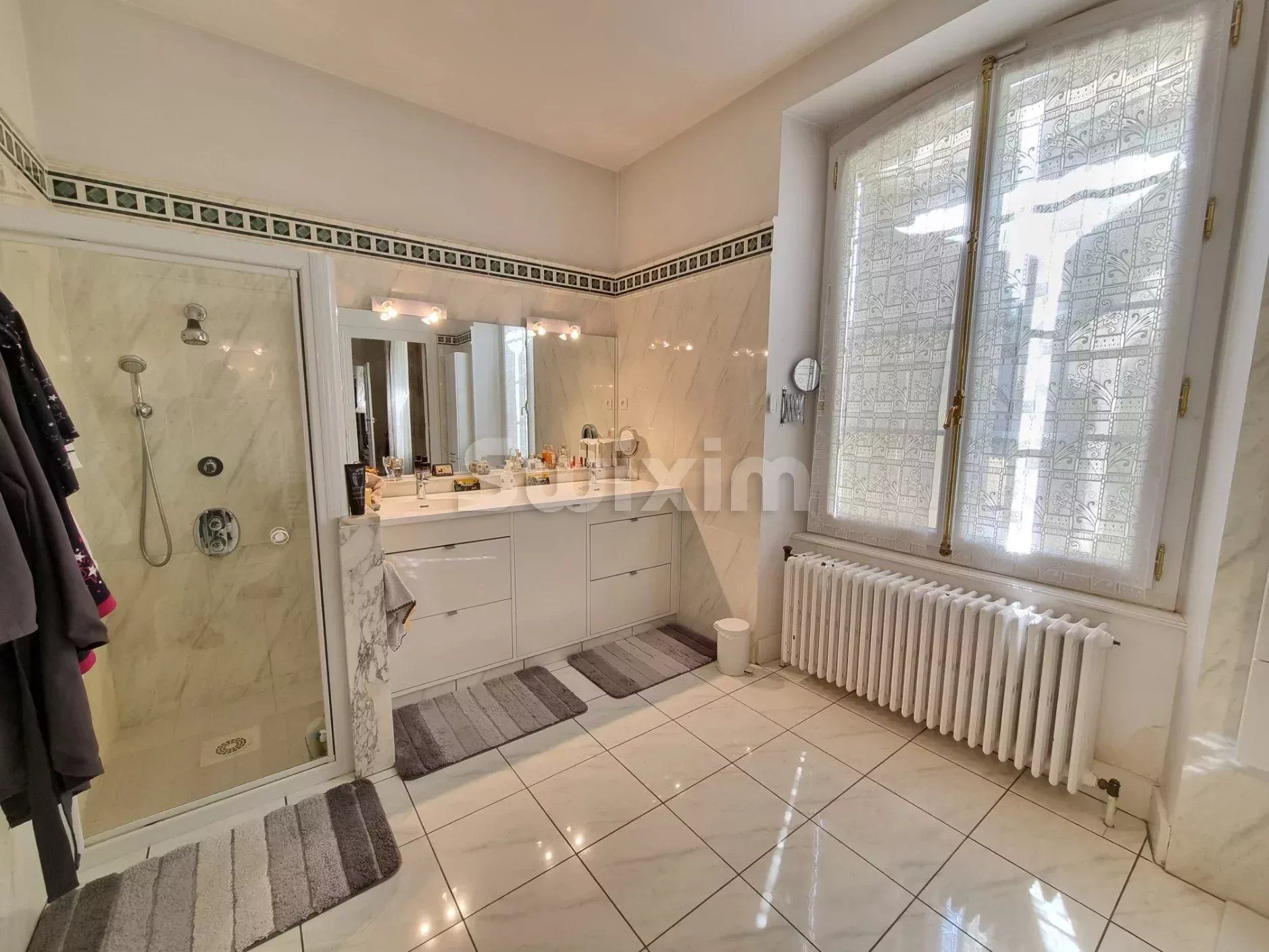 propriété 14 Pièces en vente sur Varennes-Vauzelles (58640)