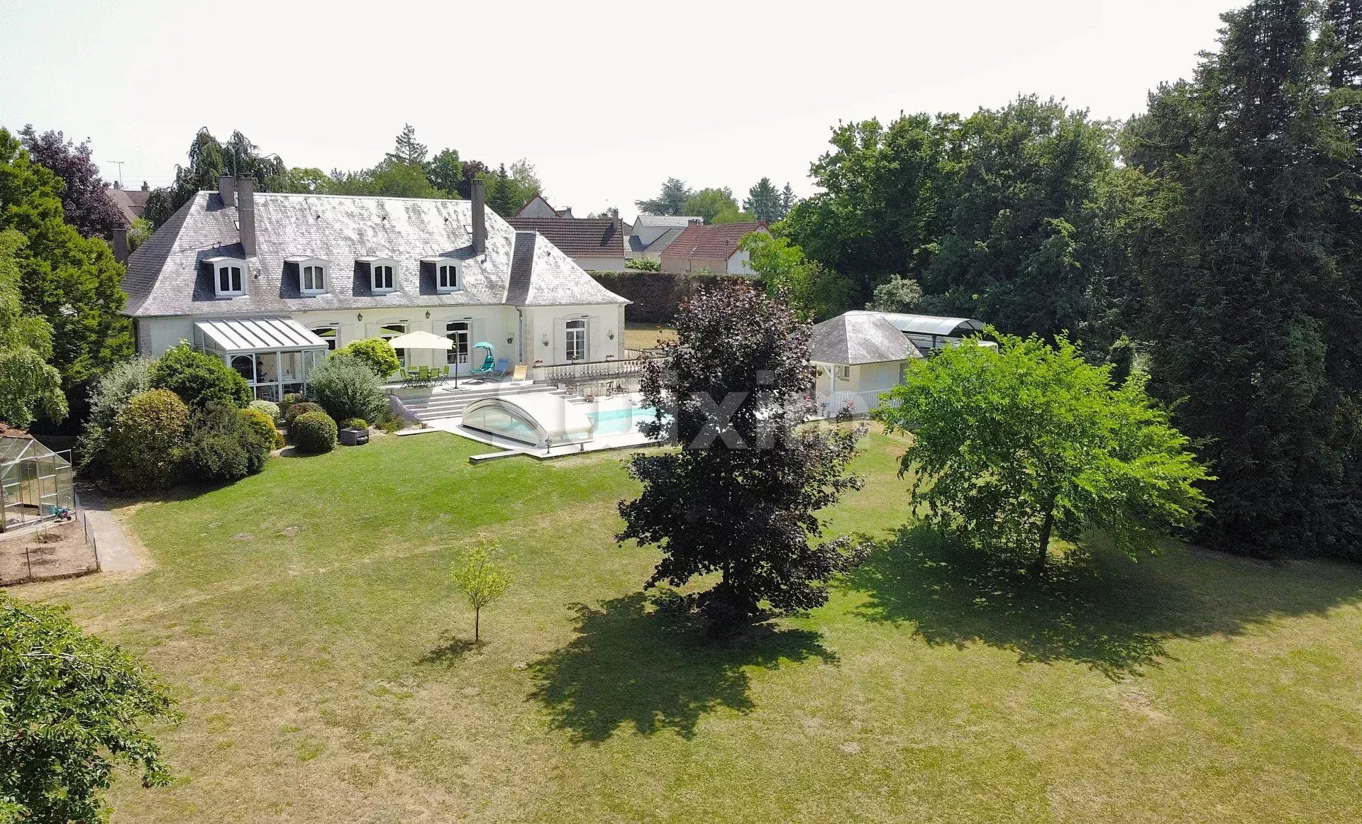 propriété 14 Pièces en vente sur Varennes-Vauzelles (58640)