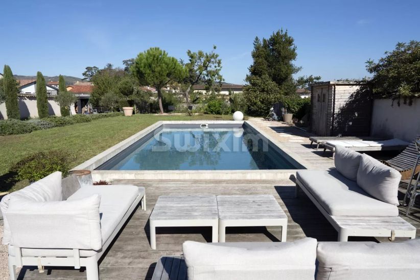 Vente Maison Lancié 10 Pièces 315 m²