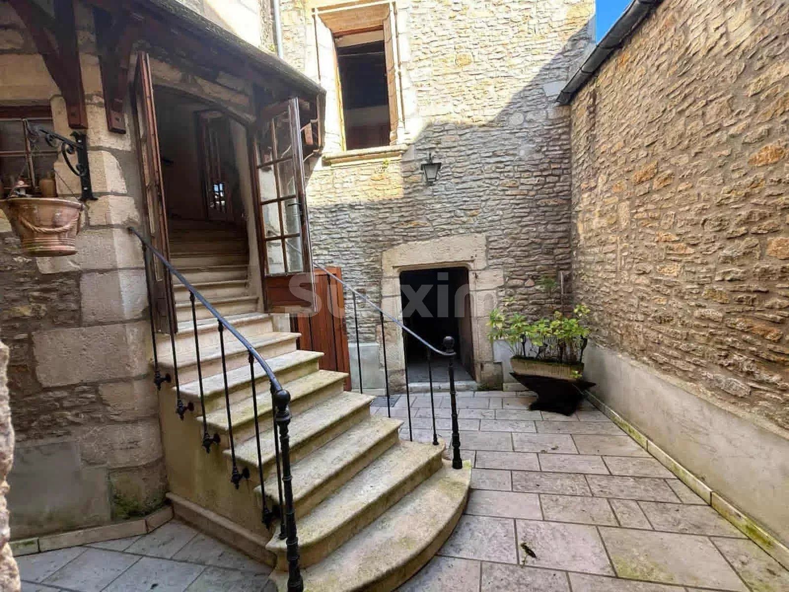 maison 12 Pièces en vente sur Noyers (89310)