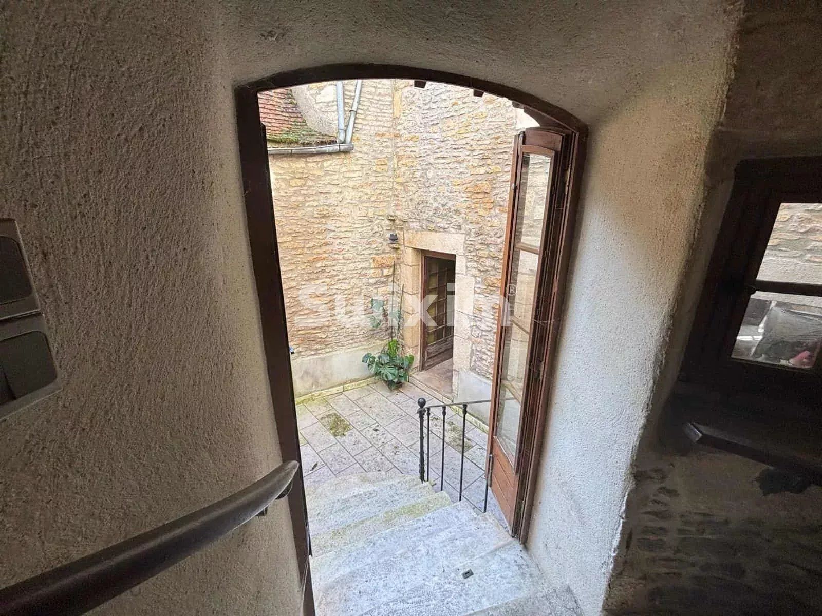 casa 12 Camere in vendita su Noyers (89310)