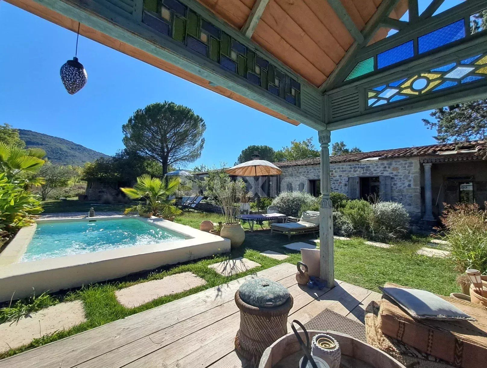 casa 8 Salas en venta en Saint-André-de-Cruzières (07460)