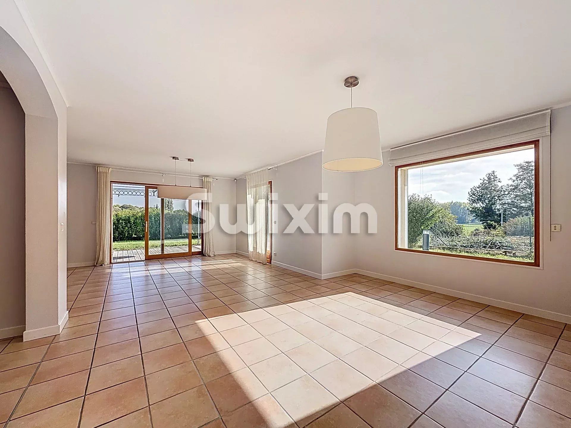 casa 7 Quartos para venda sobre Grilly (01220)