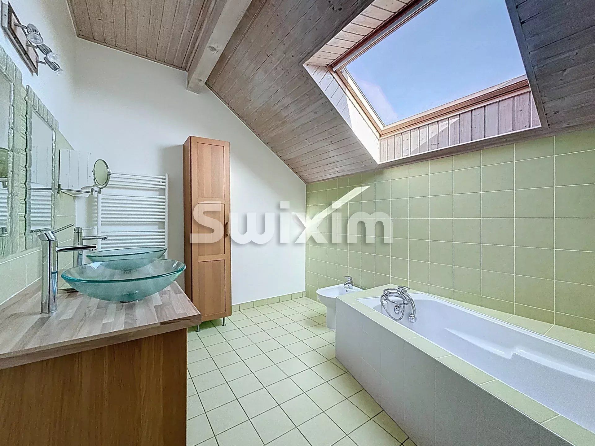 casa 7 Quartos para venda sobre Grilly (01220)