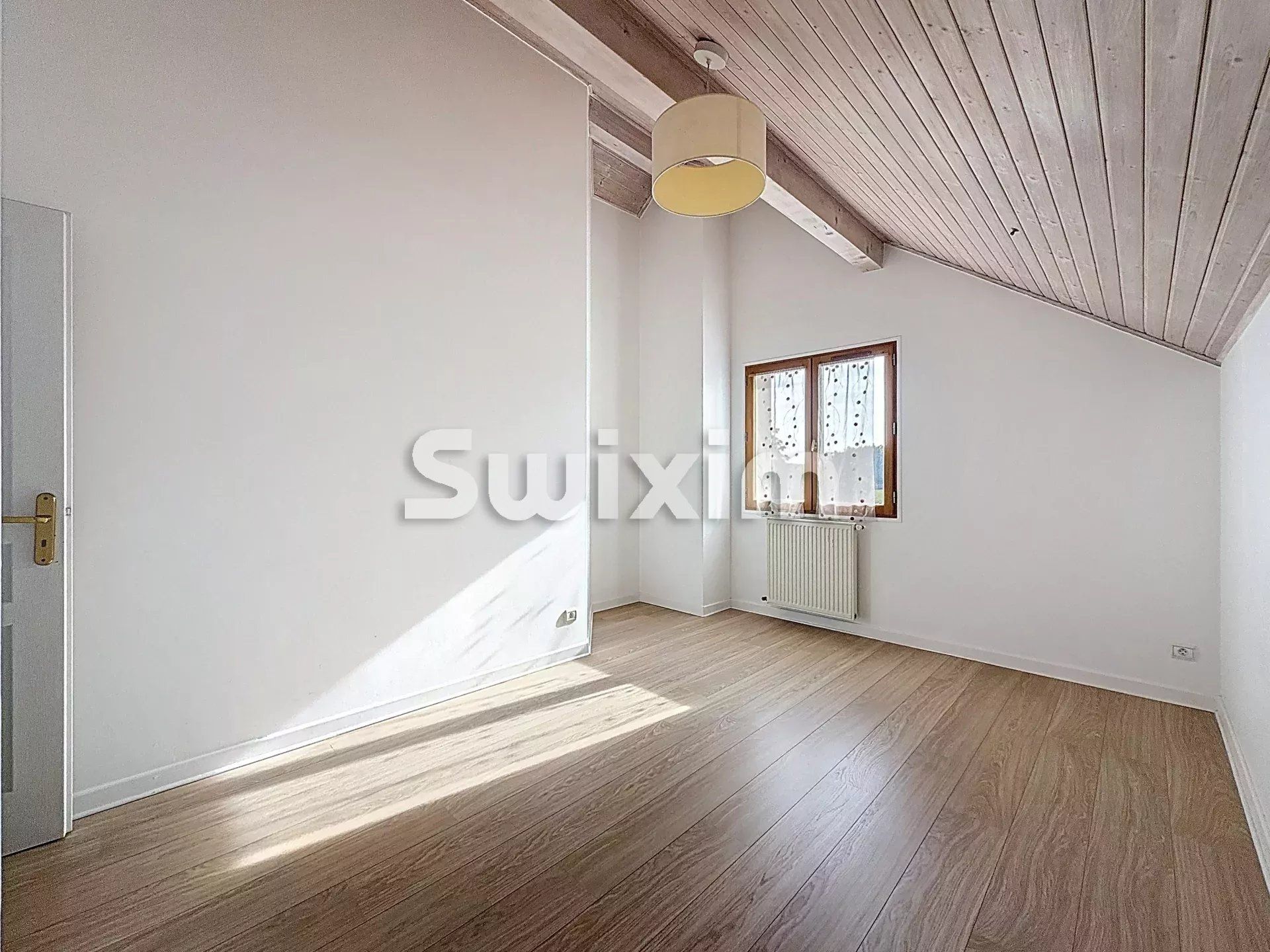 casa 7 Quartos para venda sobre Grilly (01220)