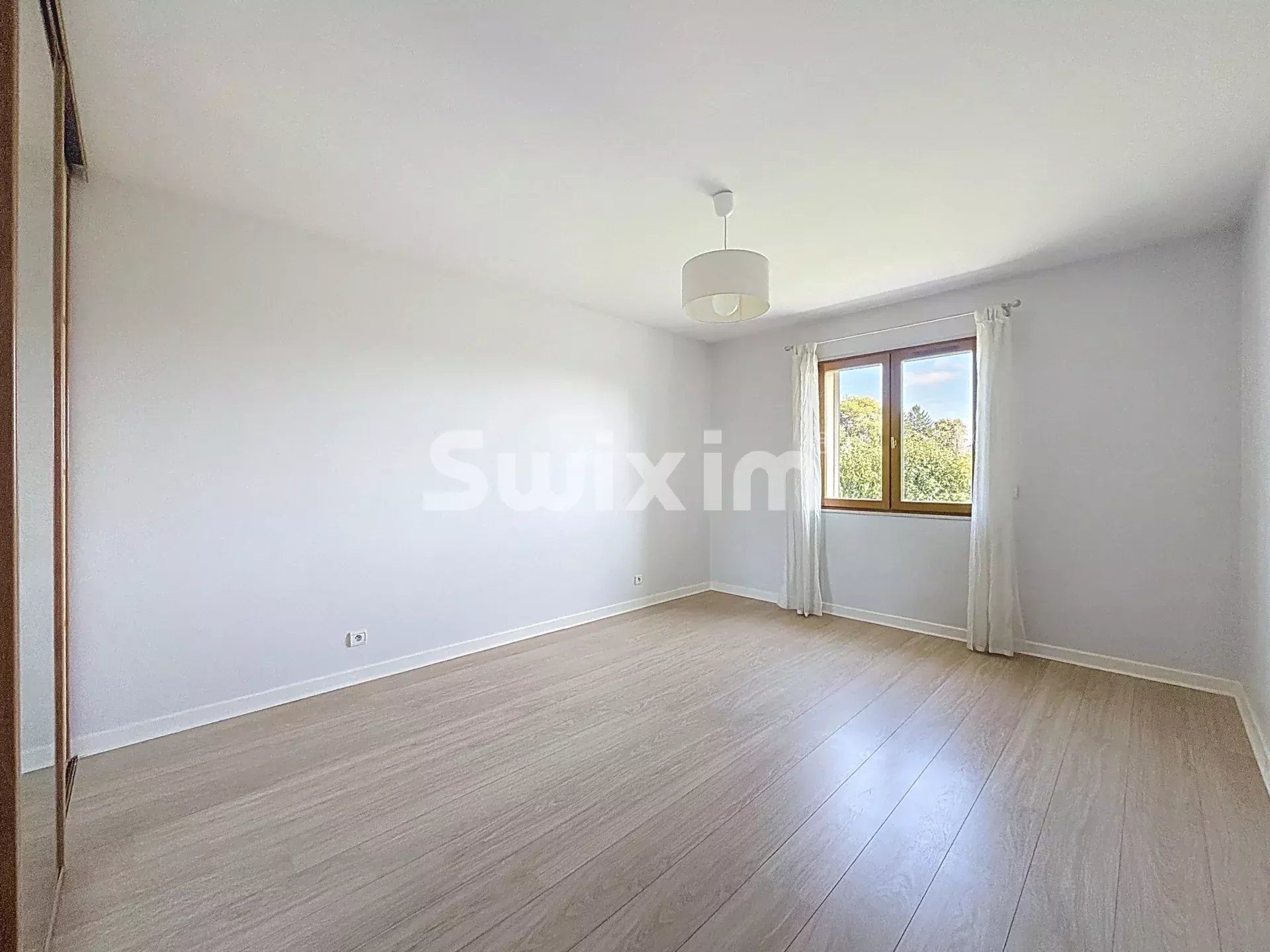 casa 7 Camere in vendita su Grilly (01220)