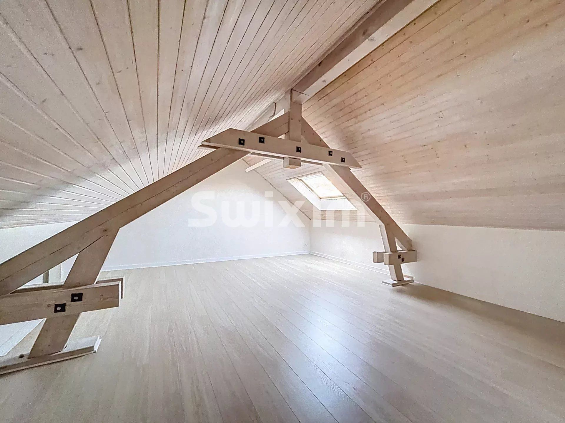 casa 7 Camere in vendita su Grilly (01220)