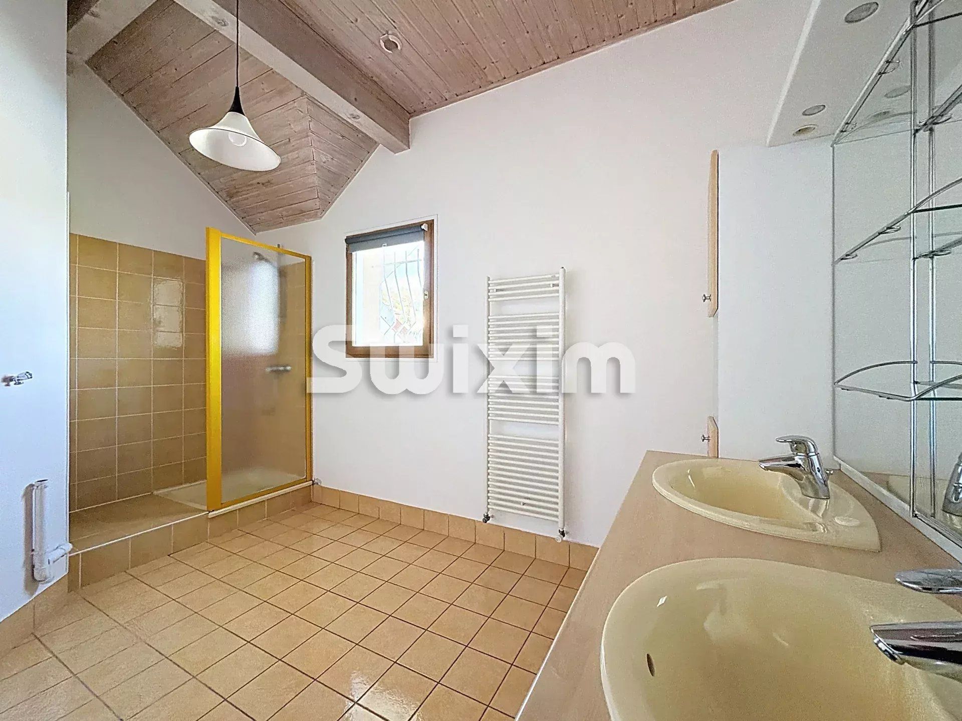 casa 7 Quartos para venda sobre Grilly (01220)